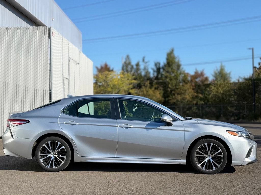 Used 2019 Toyota Camry SE FWD image 6