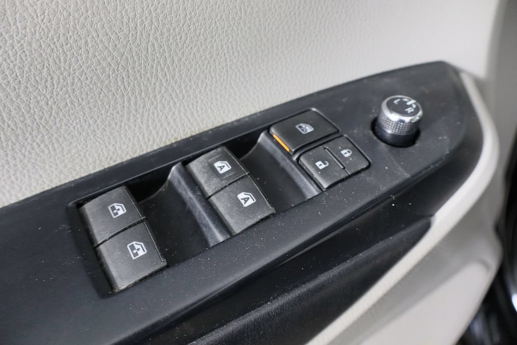 Used 2019 Toyota Highlander XLE AWD/4WD image 23