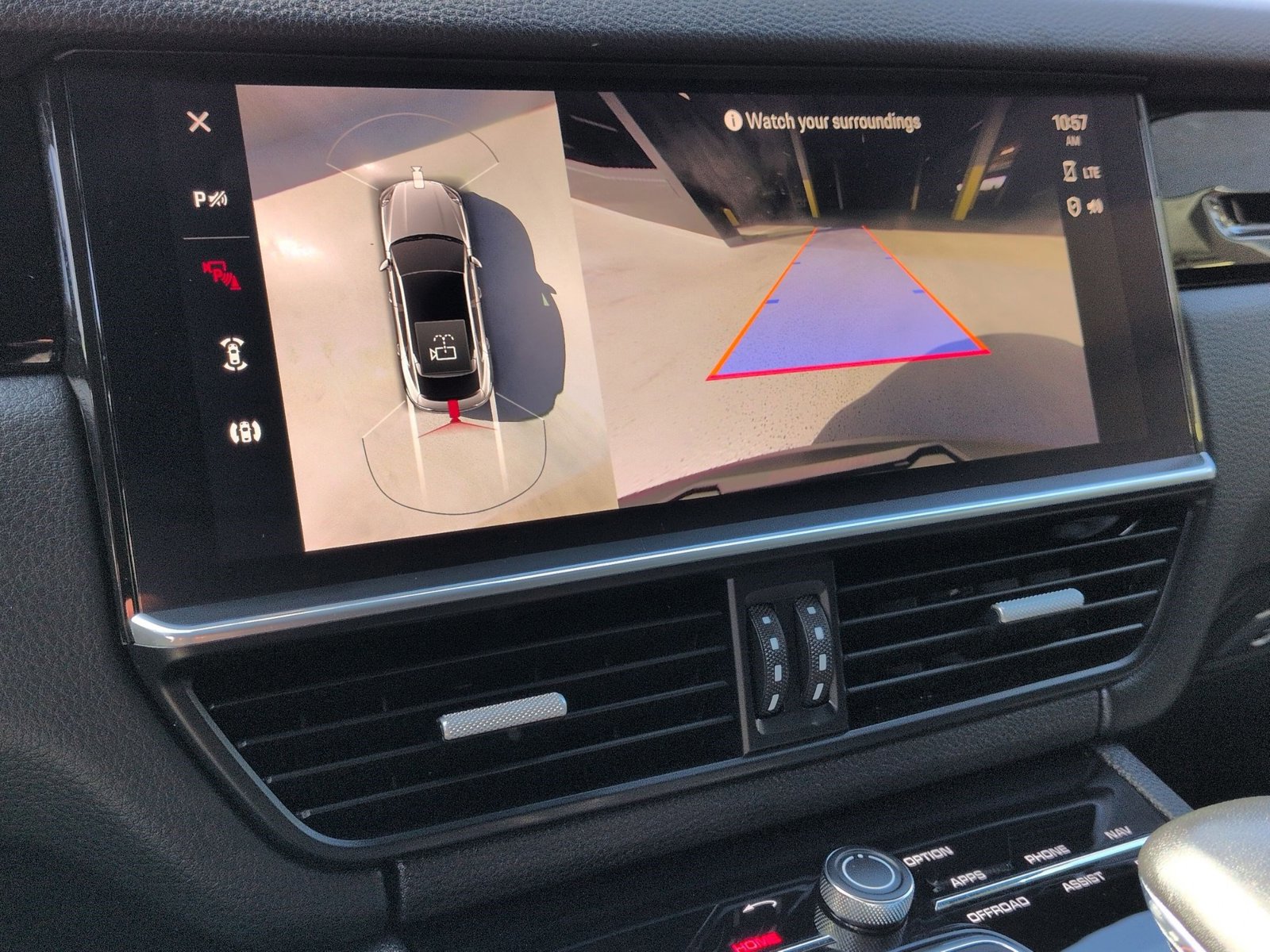 Certified 2023 Porsche Cayenne Platinum Edition w/ Premium Package image 17