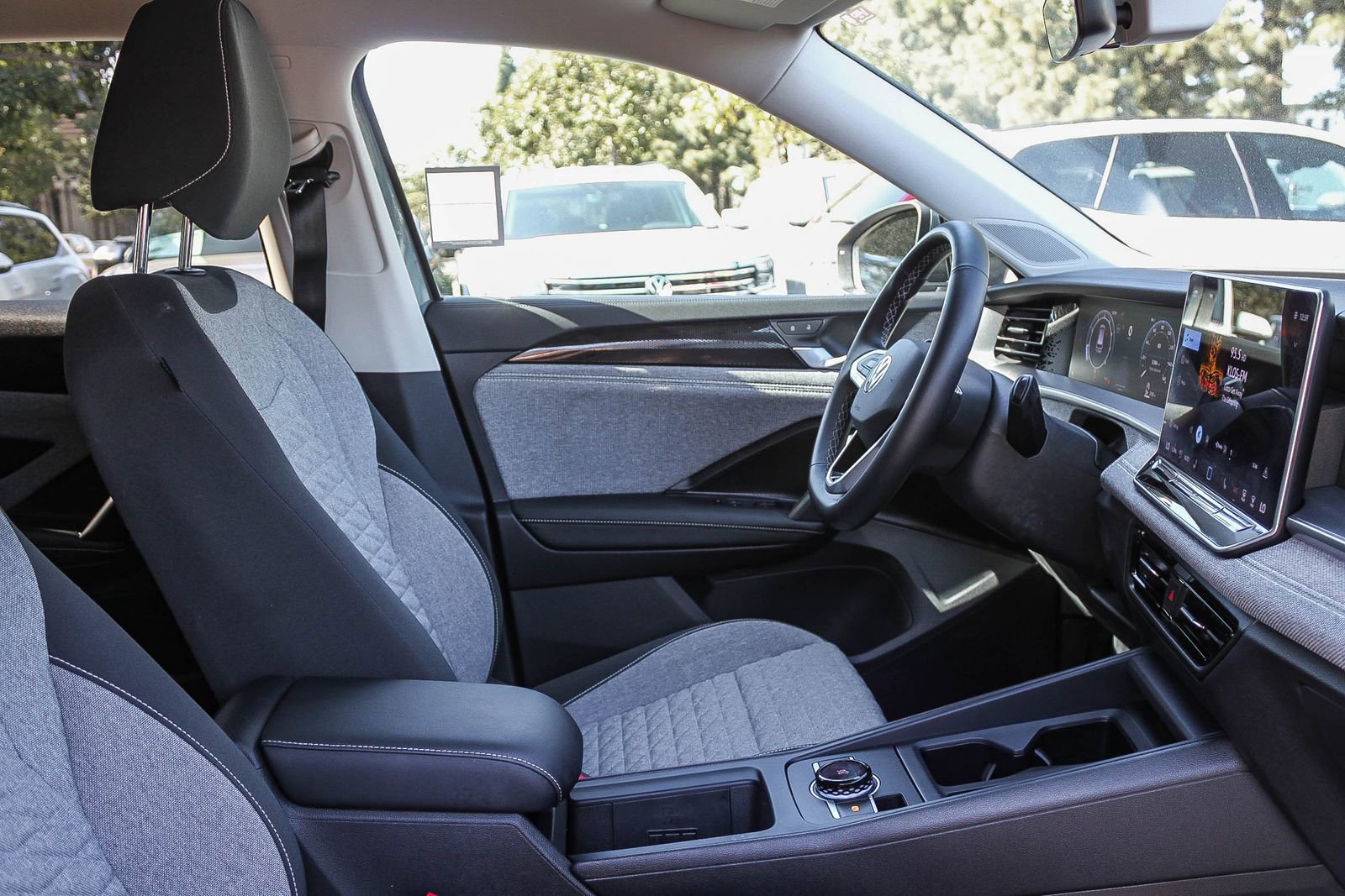 Used 2025 Volkswagen Tiguan S image 17