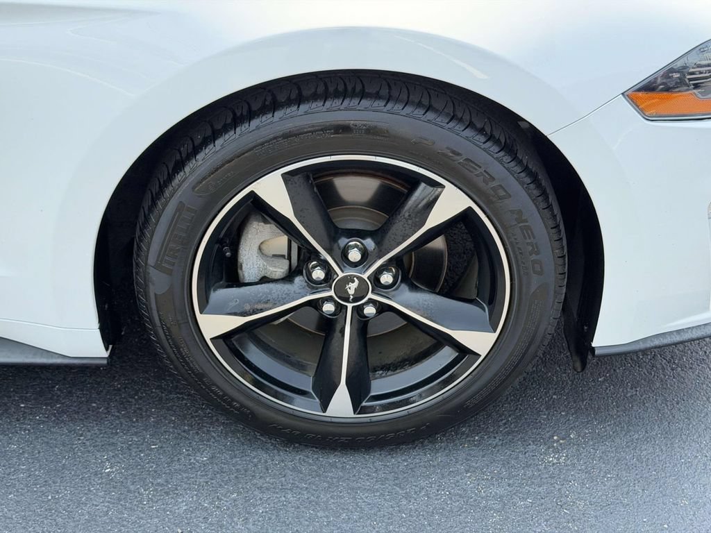 Used 2018 Ford Mustang Coupe RWD image 9