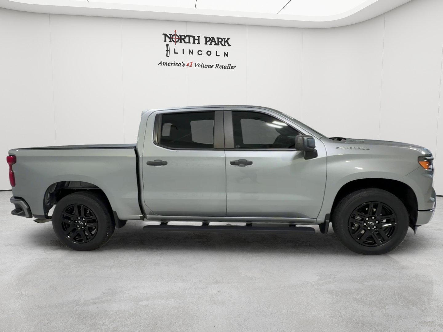Used 2024 Chevrolet Silverado 1500 Custom RWD image 4
