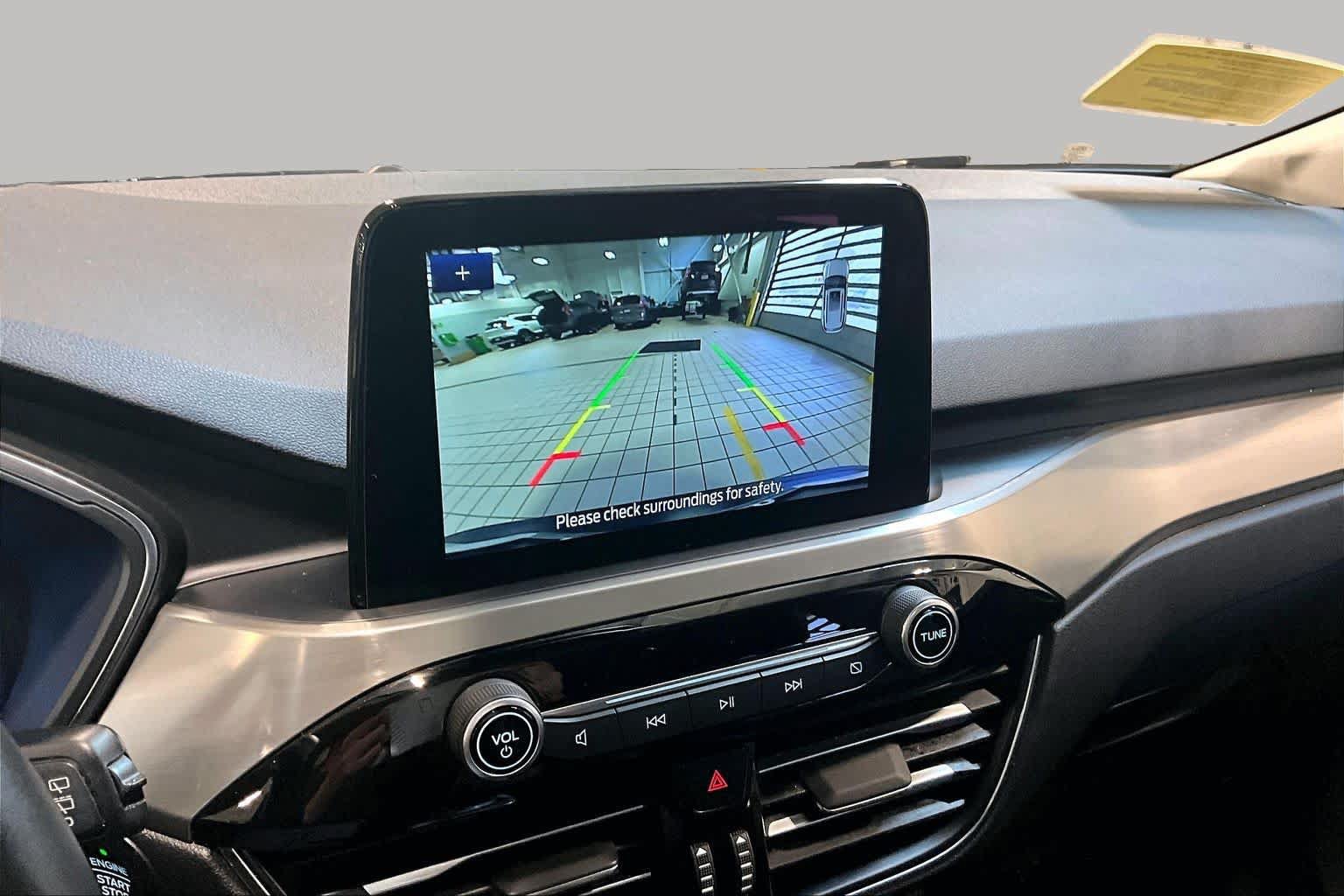 Used 2022 Ford Escape Titanium FWD image 28