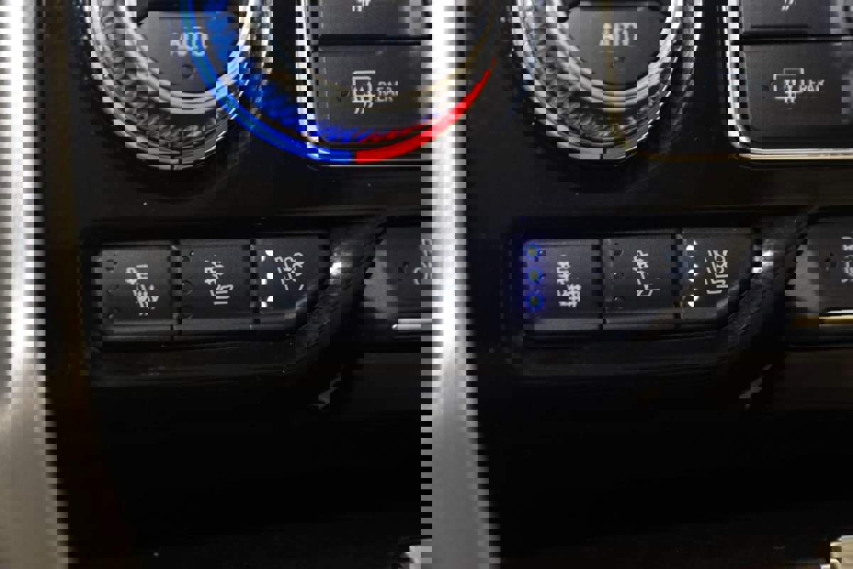 Used 2022 GMC Yukon Denali w/ Denali Premium Package image 8