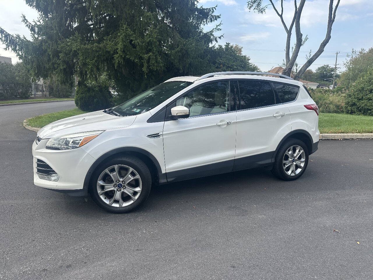 Used 2014 Ford Escape Titanium w/ Equipment Group 401A AWD/4WD image 4