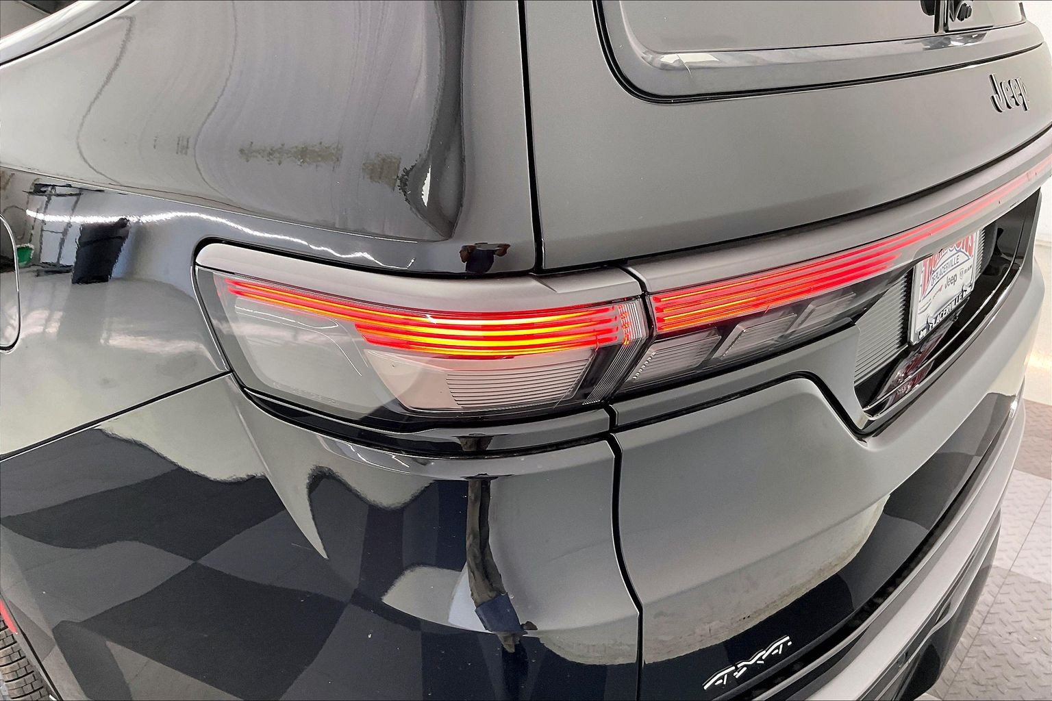 New 2026 Jeep Grand Wagoneer L Summit AWD/4WD image 16