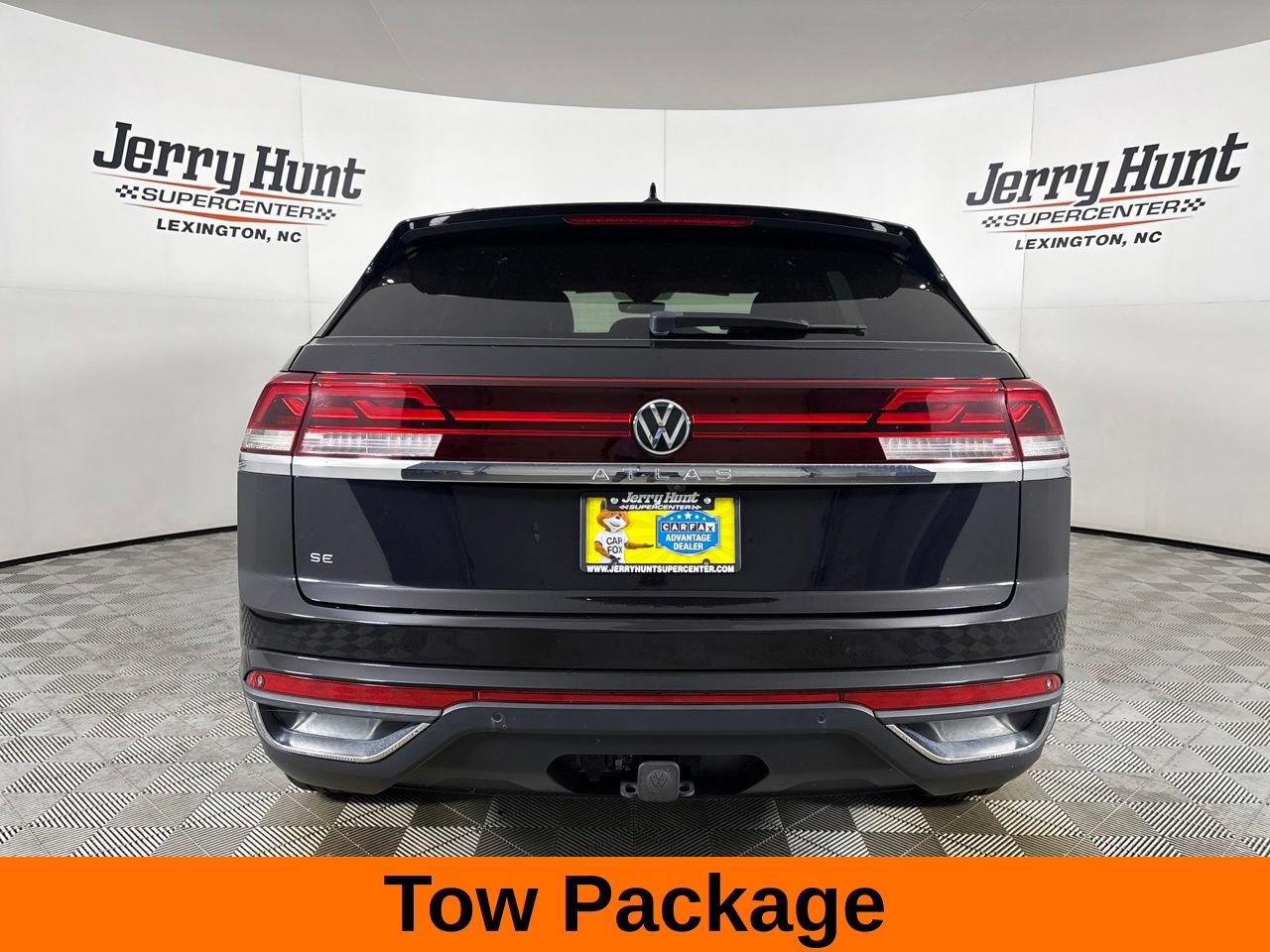 Used 2024 Volkswagen Atlas Cross Sport SE w/ Panoramic Sunroof Package FWD image 7