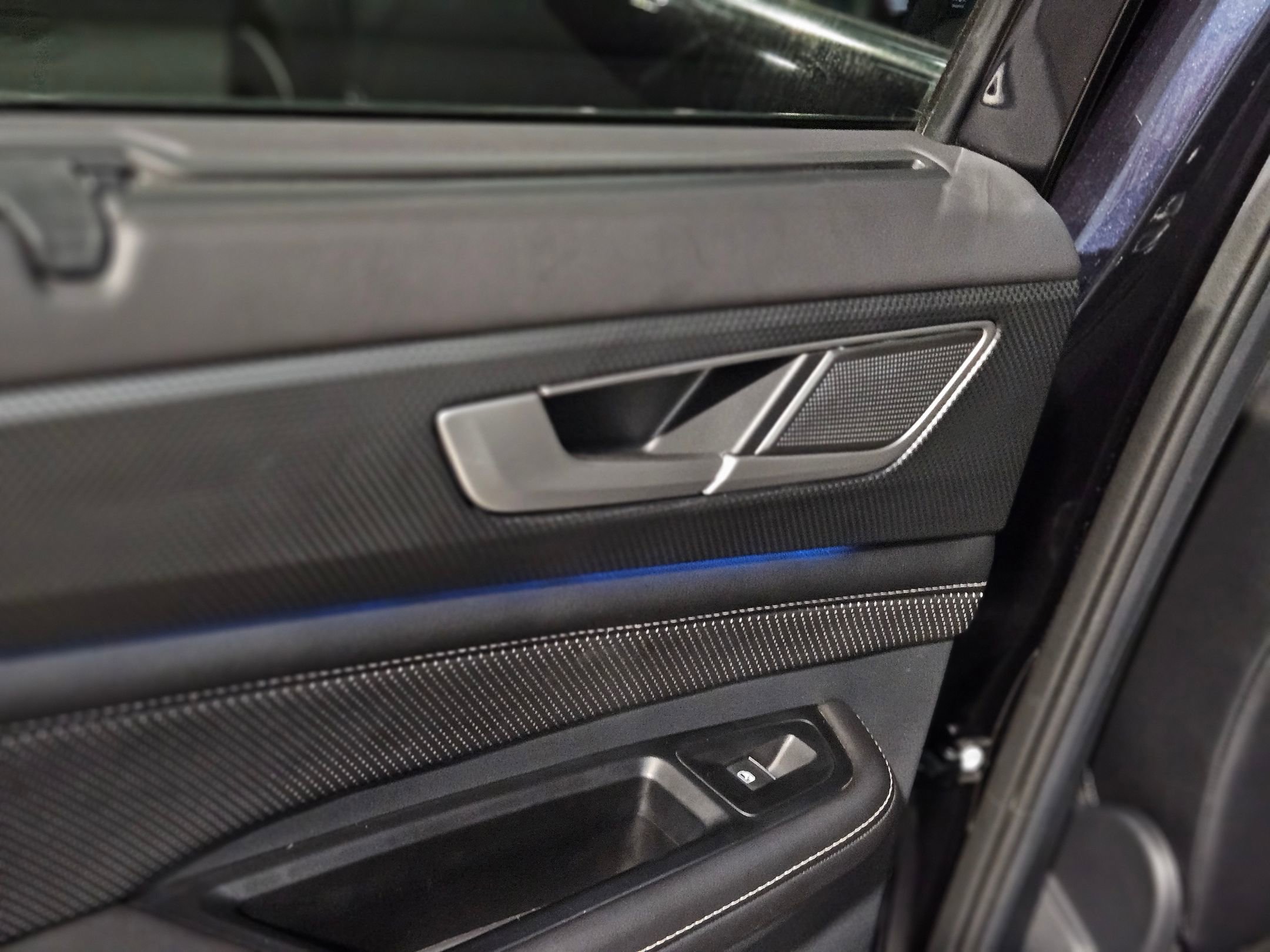 Used 2024 Volkswagen Atlas Cross Sport SEL R-Line image 35