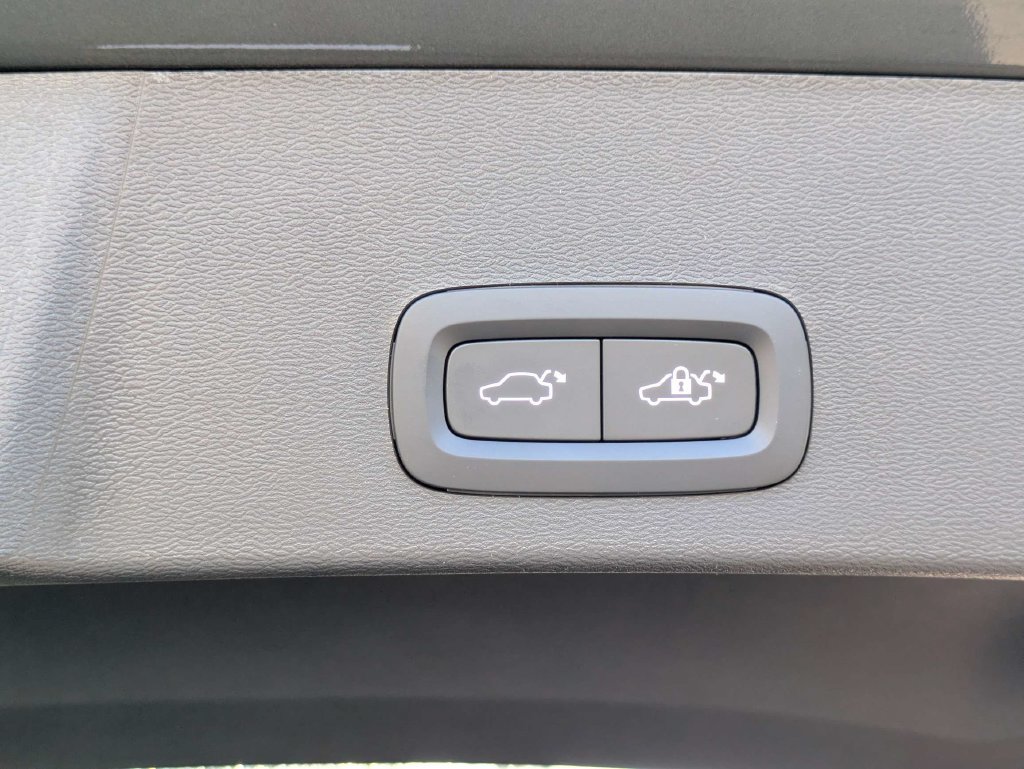 New 2026 Volvo XC40 B5 Core AWD/4WD image 14