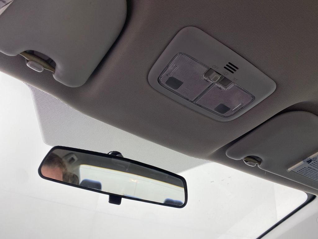 Used 2015 Toyota Corolla L image 22