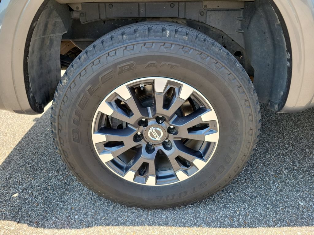 Used 2017 Nissan Titan PRO-4X AWD/4WD image 12
