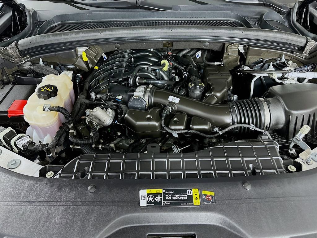 Certified 2025 Jeep Grand Cherokee Laredo w/ Luxury Tech Group I image 40