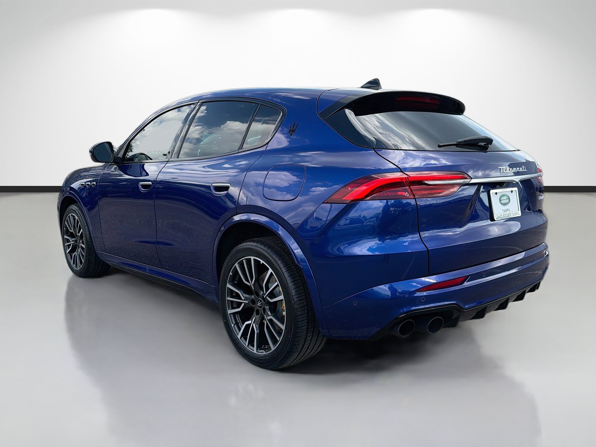 Used 2023 Maserati Grecale Modena AWD/4WD image 3