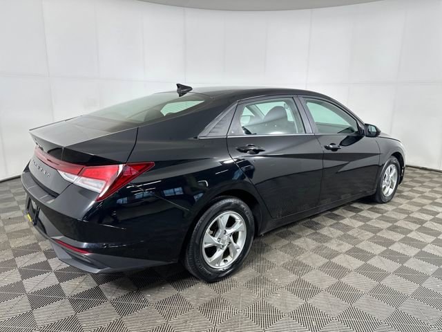 Used 2023 Hyundai Elantra SE image 3