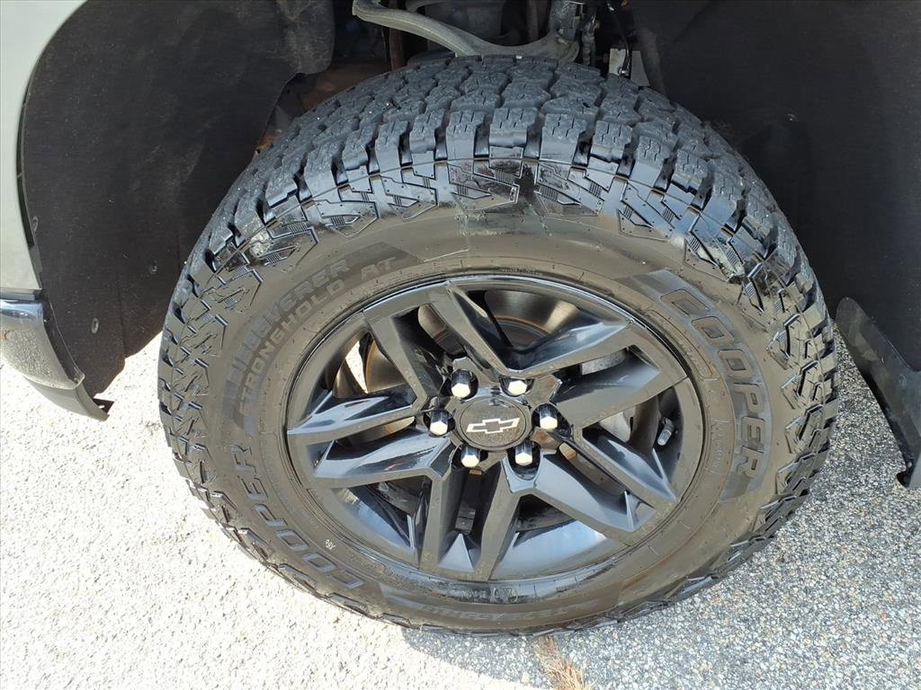 Certified 2021 Chevrolet Silverado 1500 LT Trail Boss w/ LPO, Dark Essentials Package image 9
