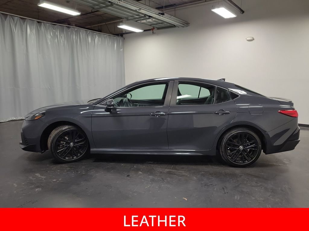 Used 2025 Toyota Camry SE image 5