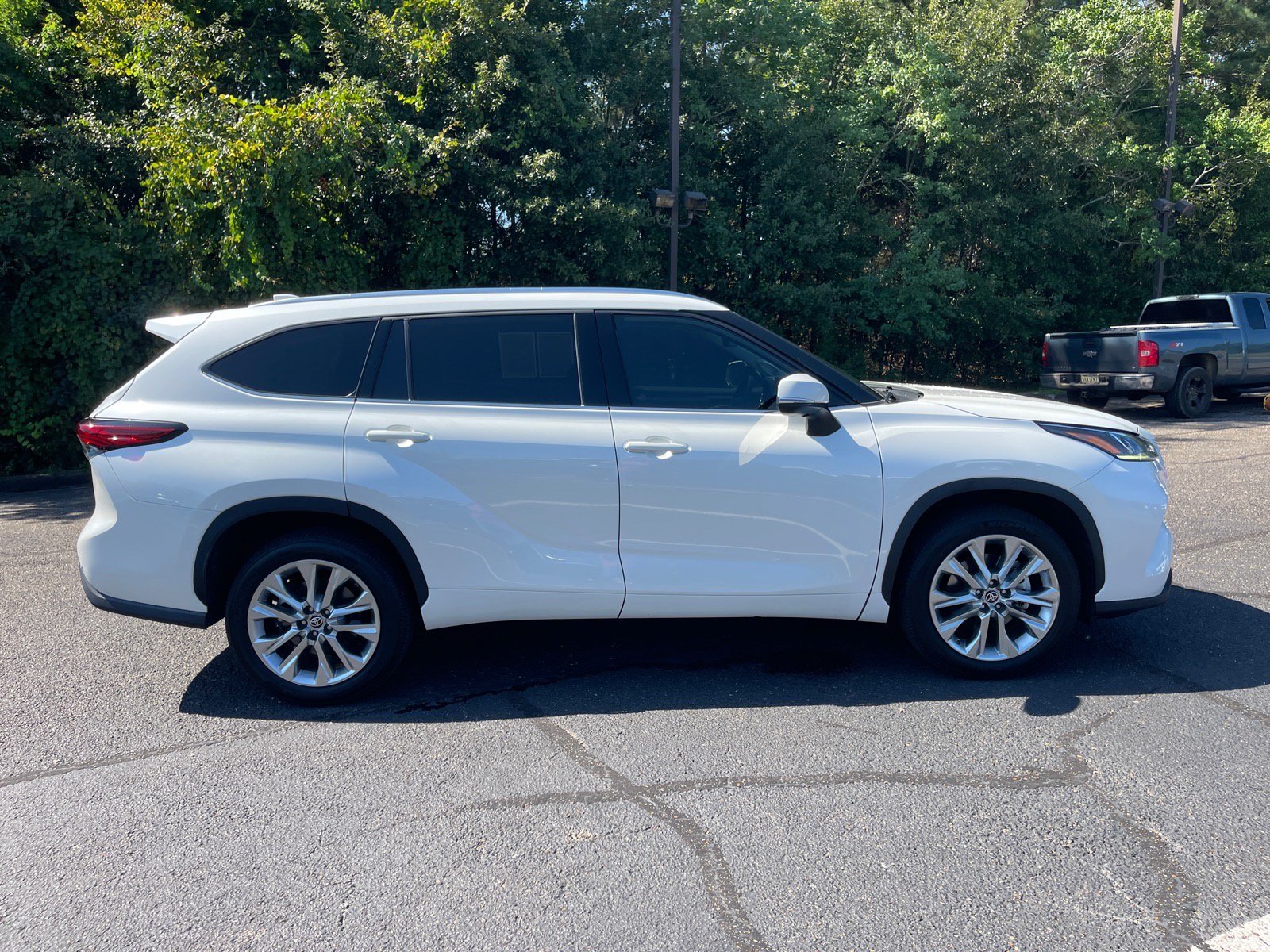 Used 2021 Toyota Highlander Limited FWD image 21
