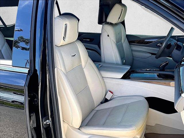 Used 2022 Cadillac Escalade ESV Premium Luxury Platinum w/ Heavy-Duty Trailer Package AWD/4WD image 9
