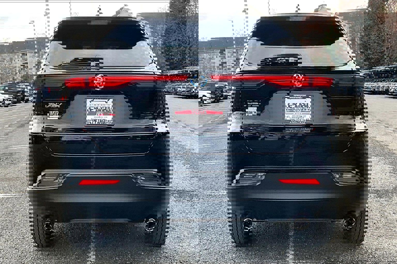 Used 2023 Toyota Venza LE image 4