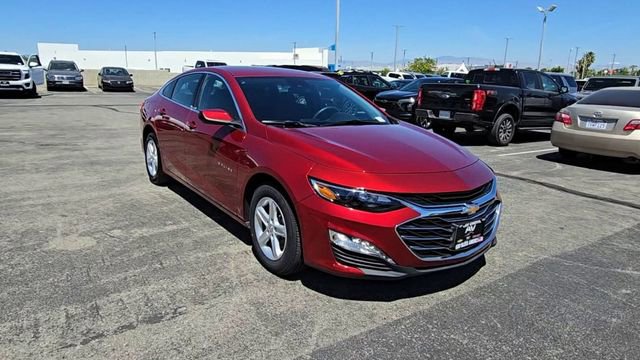 Used 2024 Chevrolet Malibu LT FWD image 2