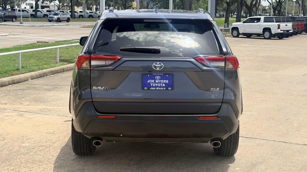 Used 2025 Toyota RAV4 XLE FWD image 8