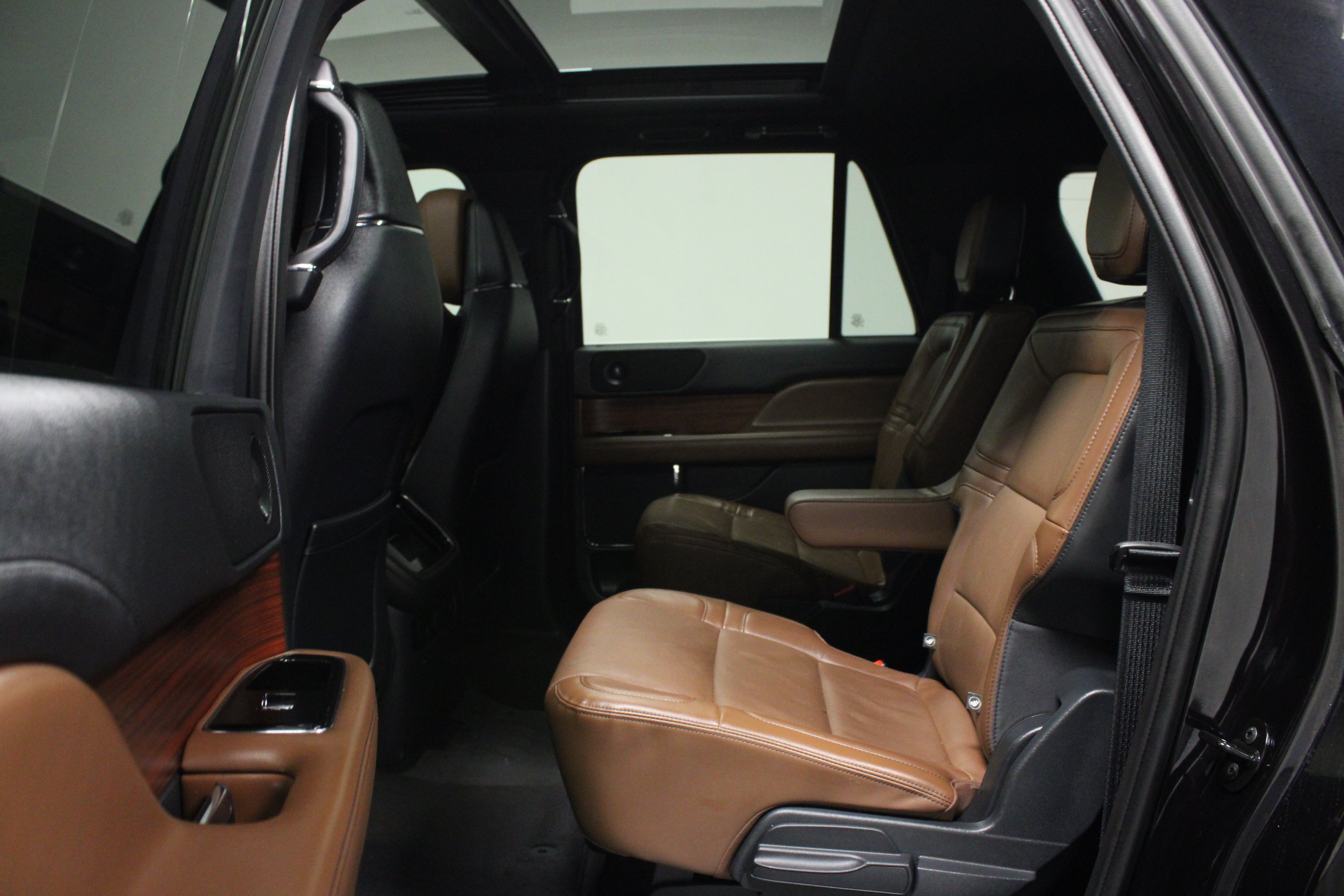 Used 2024 Lincoln Navigator L Reserve w/ Monochromatic Package AWD/4WD image 13