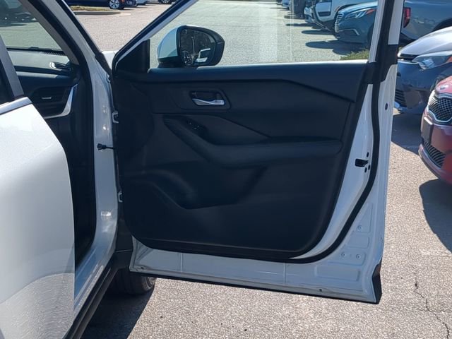 Used 2024 Nissan Rogue SV image 40