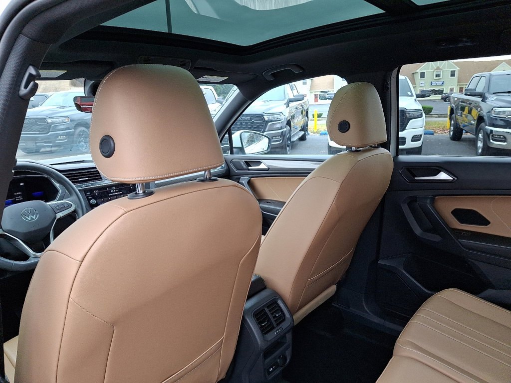 Used 2022 Volkswagen Tiguan SE w/ Panoramic Sunroof Package image 20