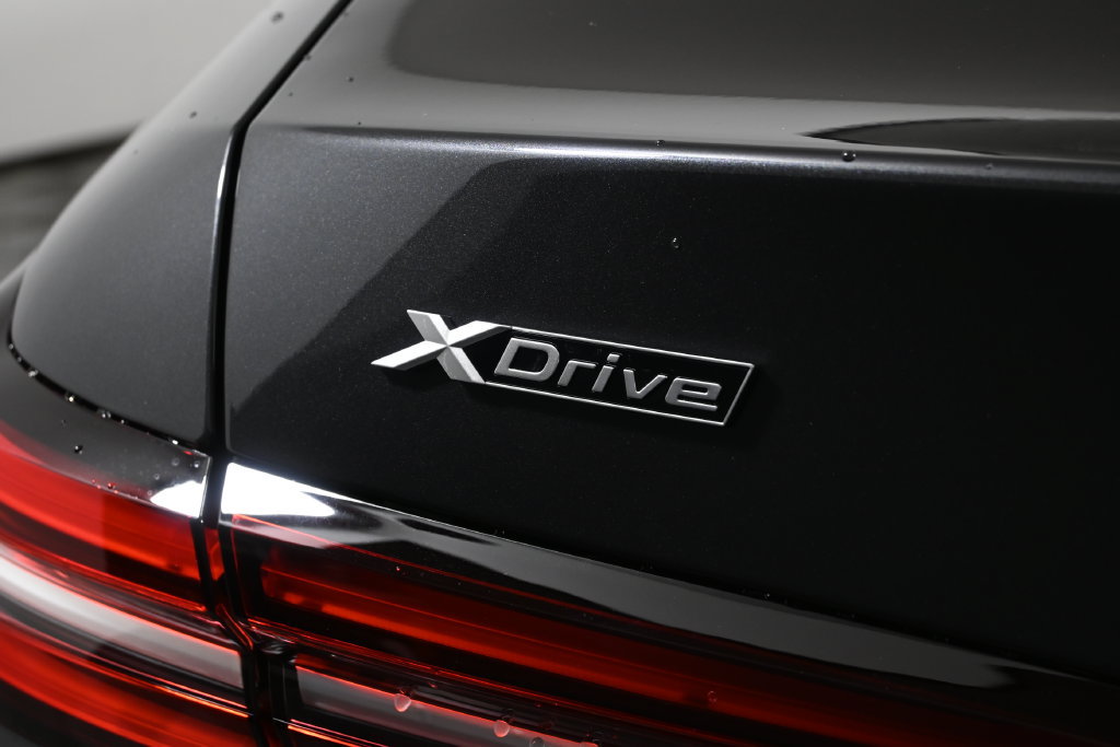 Used 2026 BMW 530i xDrive w/ M Sport Package AWD/4WD image 39