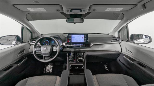 Used 2024 Toyota Sienna LE FWD image 26