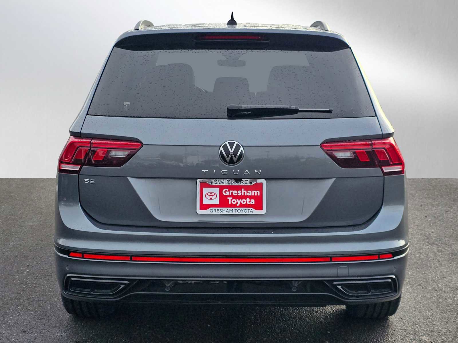 Used 2023 Volkswagen Tiguan SE R-Line image 5