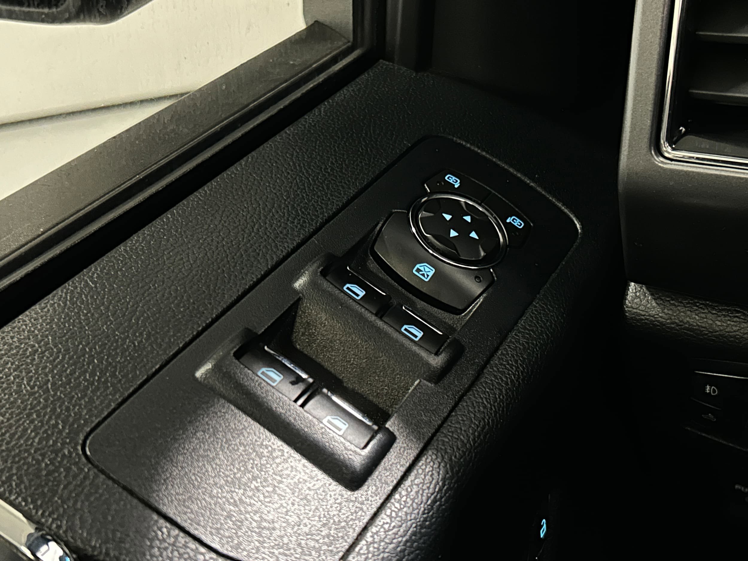 Used 2018 Ford F150 XLT w/ Equipment Group 302A Luxury AWD/4WD image 24
