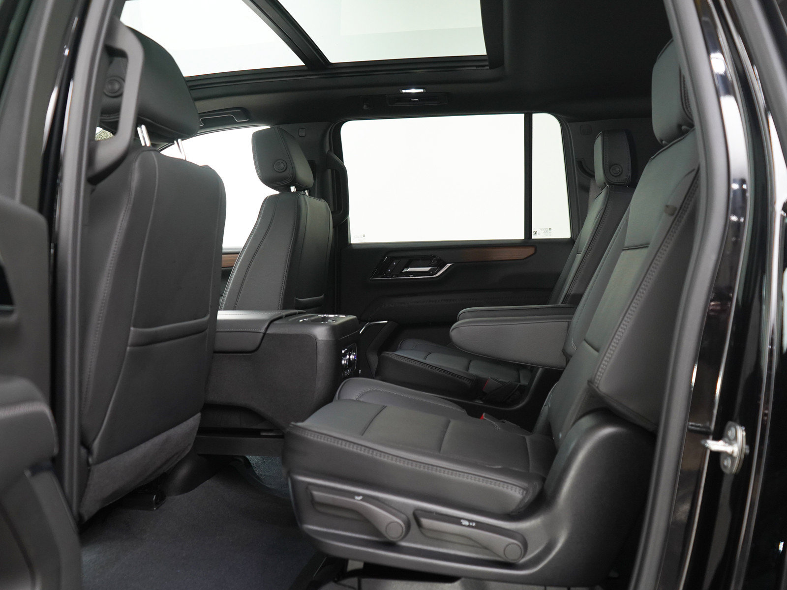 Used 2025 GMC Yukon XL Denali w/ Sun & Power Step Package AWD/4WD image 19