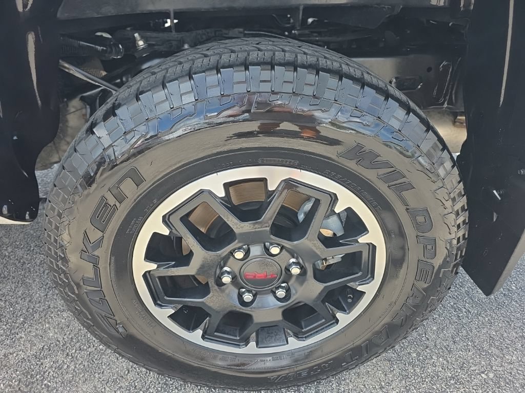 Certified 2025 Toyota Tacoma TRD Off-Road AWD/4WD image 9