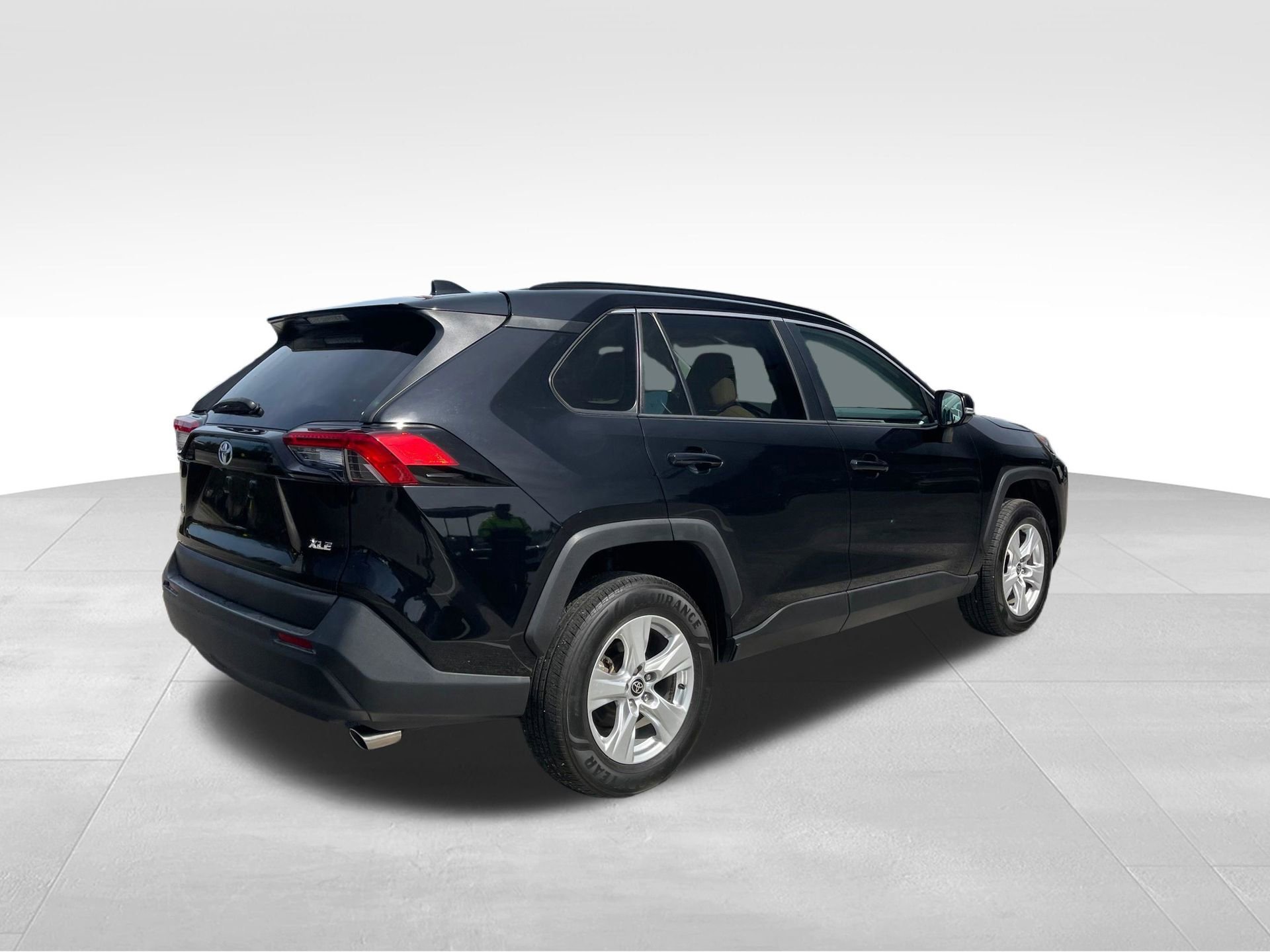 Used 2021 Toyota RAV4 XLE image 10