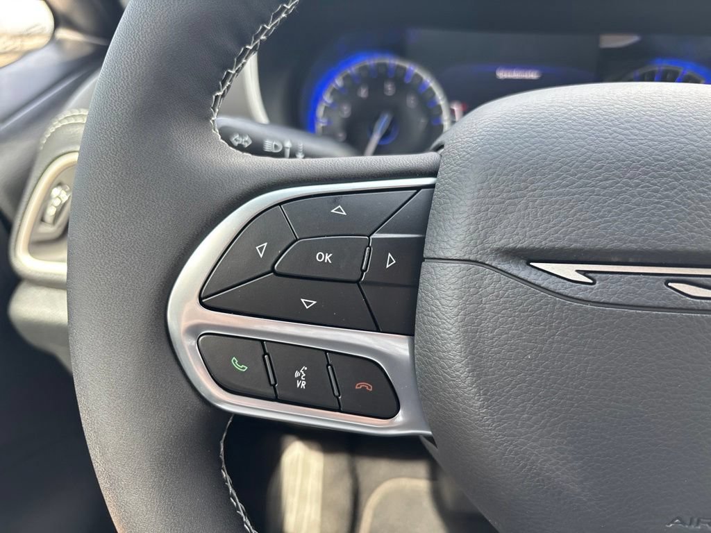 New 2027 Chrysler Pacifica Select FWD image 37