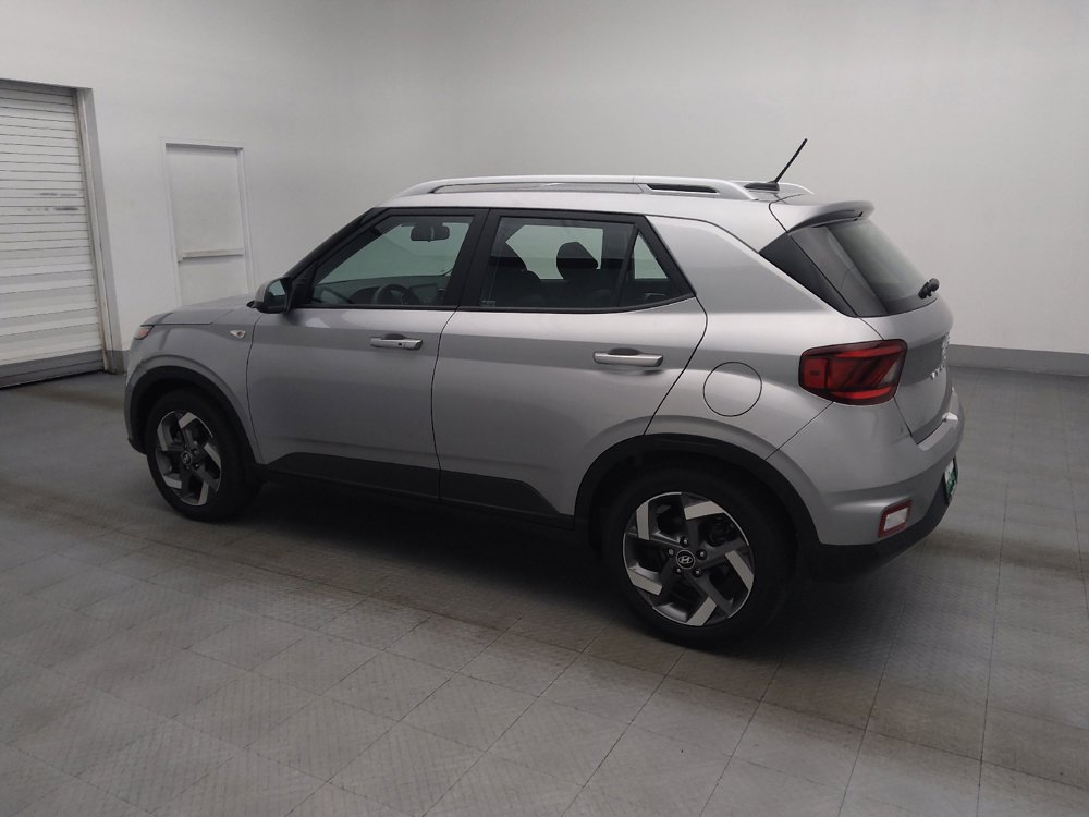 Used 2024 Hyundai Venue SEL FWD image 3