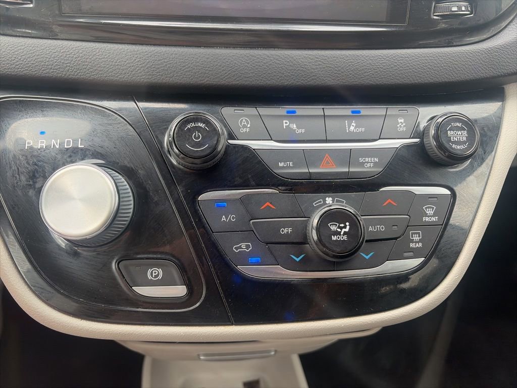 Used 2022 Chrysler Pacifica Touring-L image 21