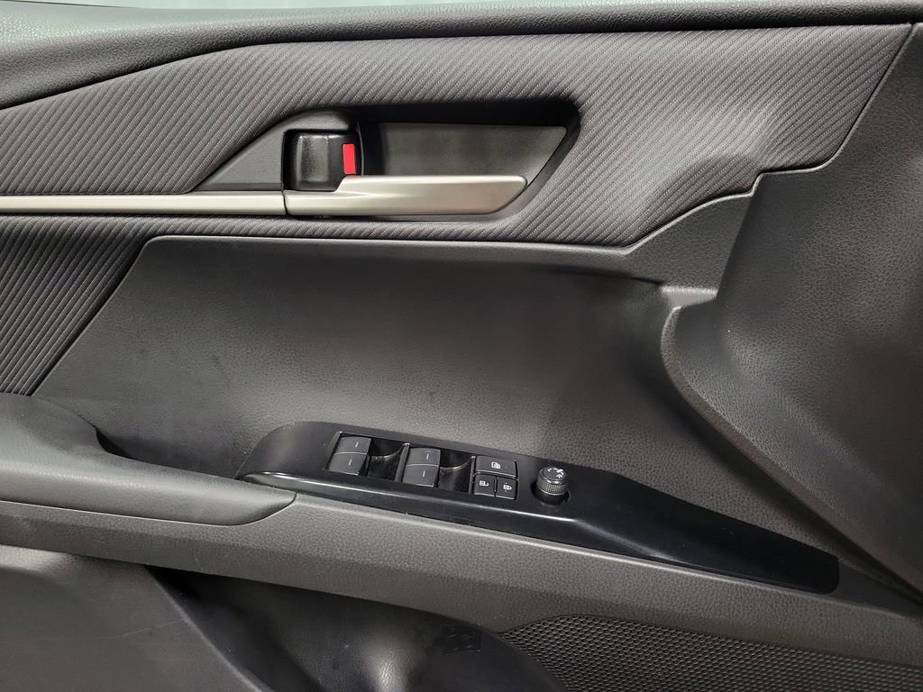 Used 2025 Toyota Camry Hybrid FWD image 19