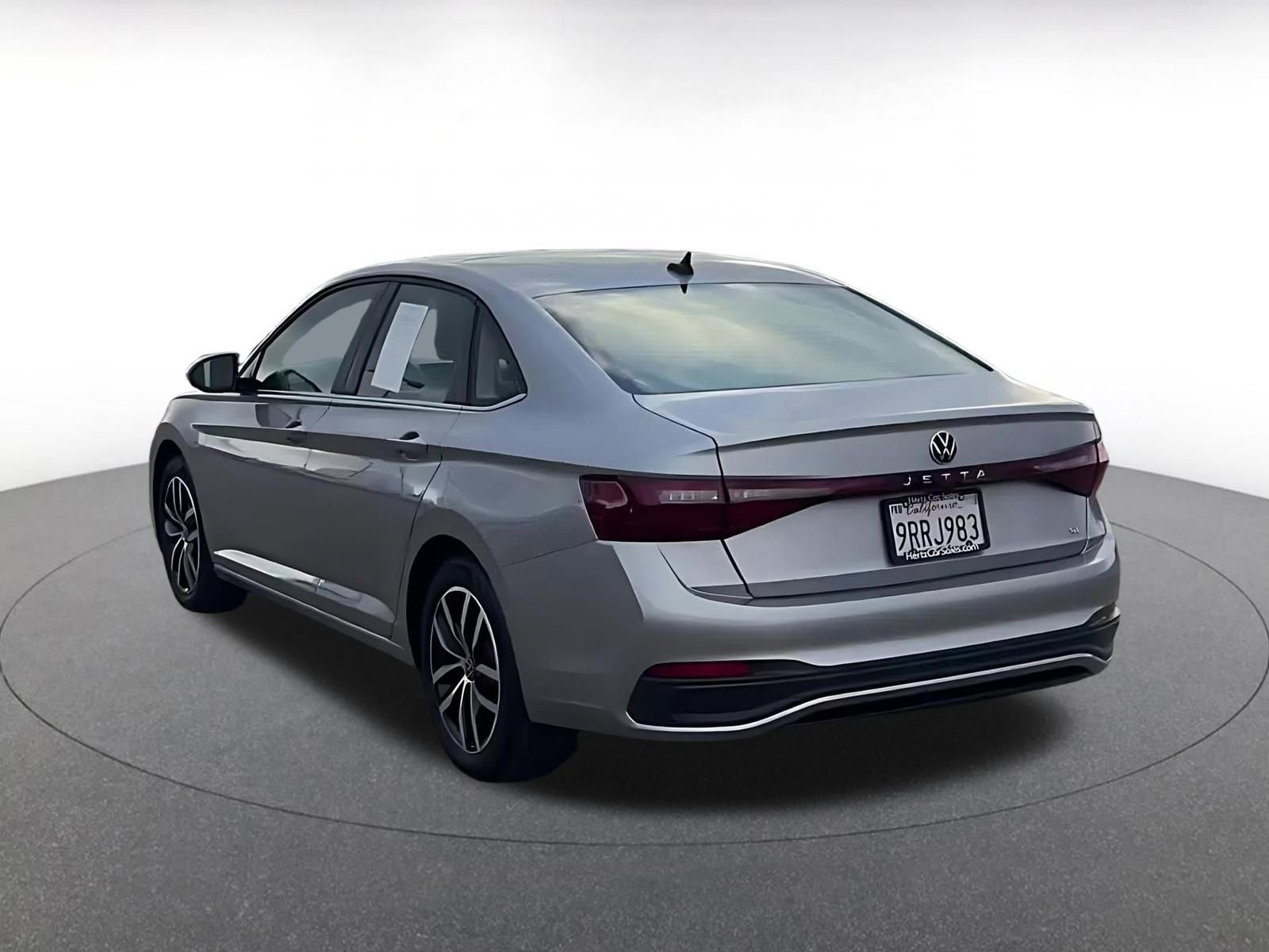 Used 2025 Volkswagen Jetta SE image 4