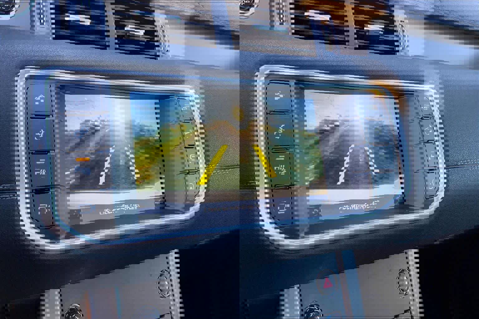 Used 2018 Land Rover Range Rover Evoque Landmark Edition image 28