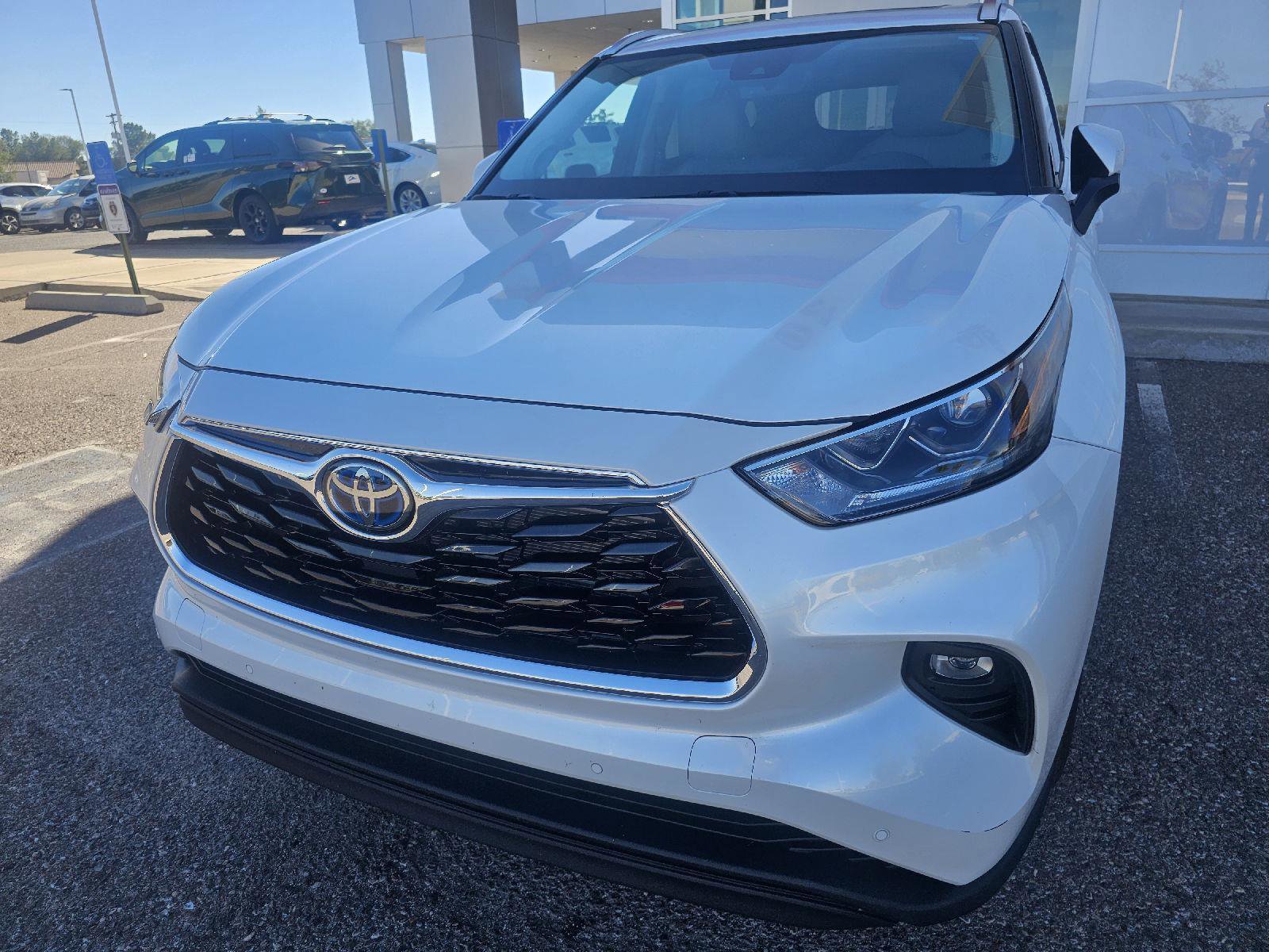 Used 2023 Toyota Highlander Limited image 9