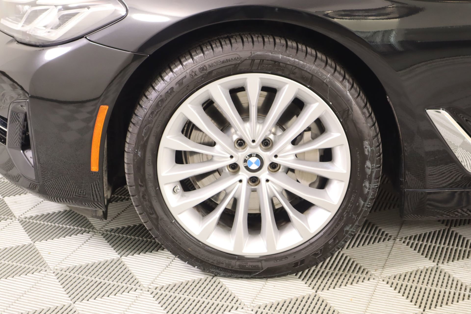 Used 2022 BMW 530i xDrive w/ Premium Package image 19