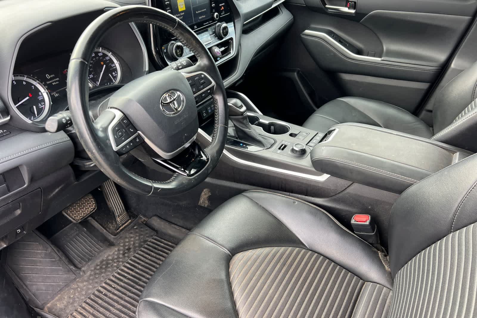 Used 2022 Toyota Highlander XSE AWD/4WD image 9