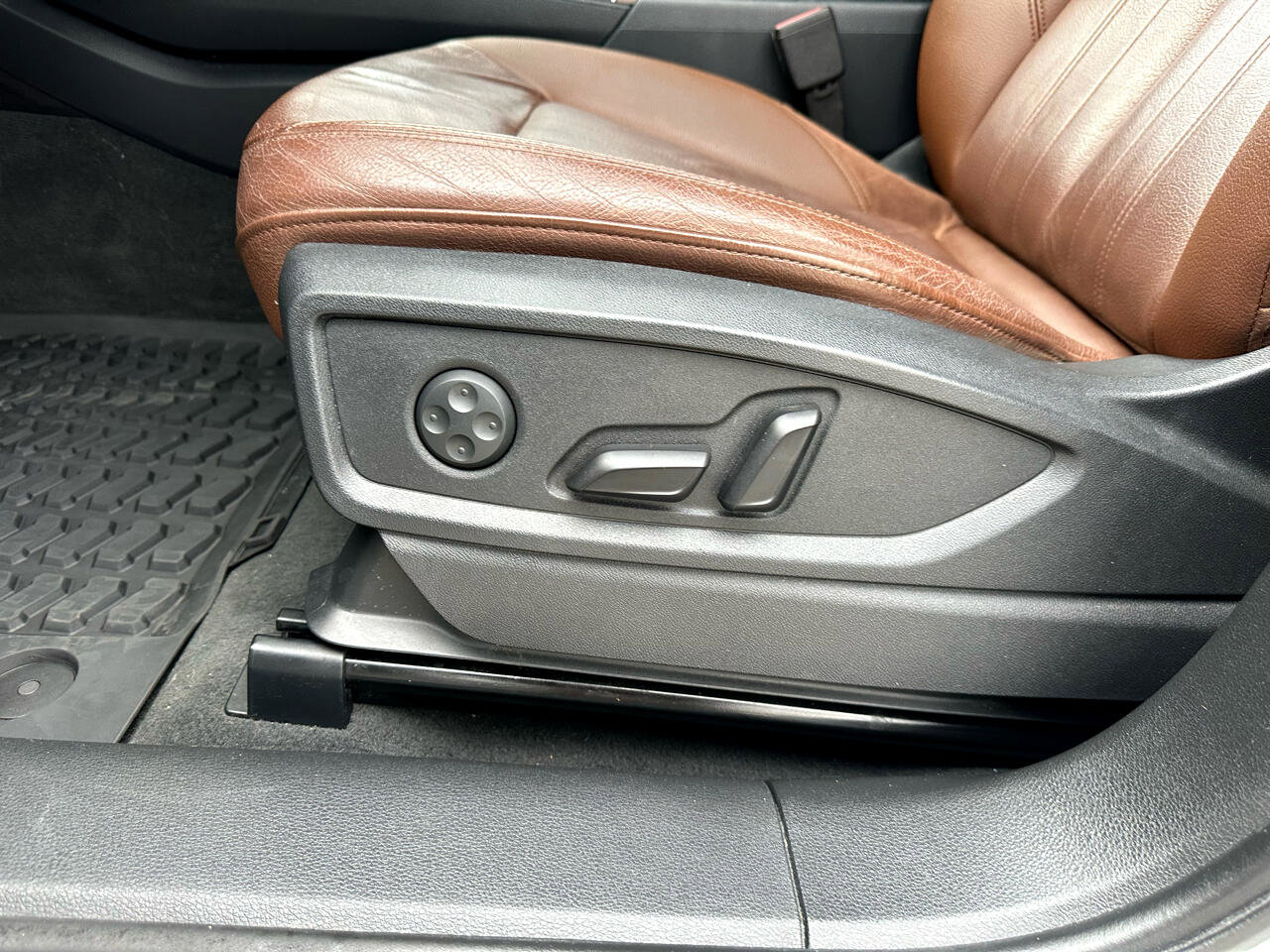 Used 2018 Audi Q5 2.0T Premium Plus w/ Premium Plus Package image 34