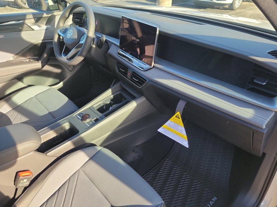 New 2026 Volkswagen Tiguan SE R-Line image 28