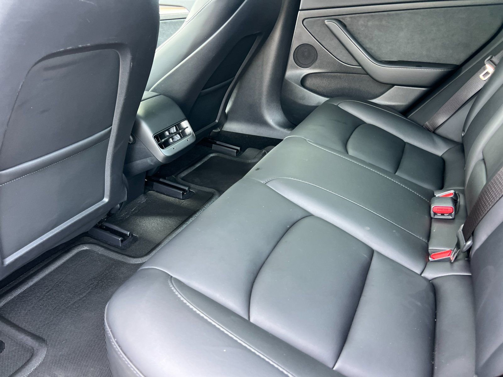 Used 2023 Tesla Model 3 Standard Range image 12