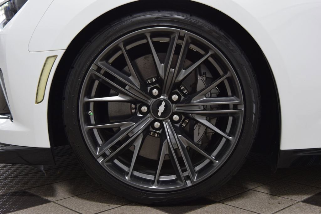 Used 2018 Chevrolet Camaro ZL1 RWD image 32