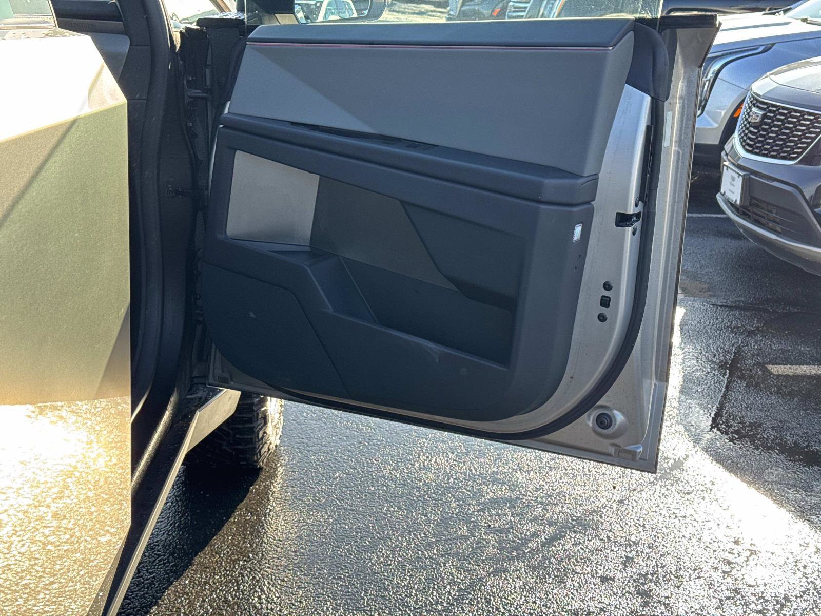 Used 2024 Tesla Cybertruck AWD Crew Cab image 10