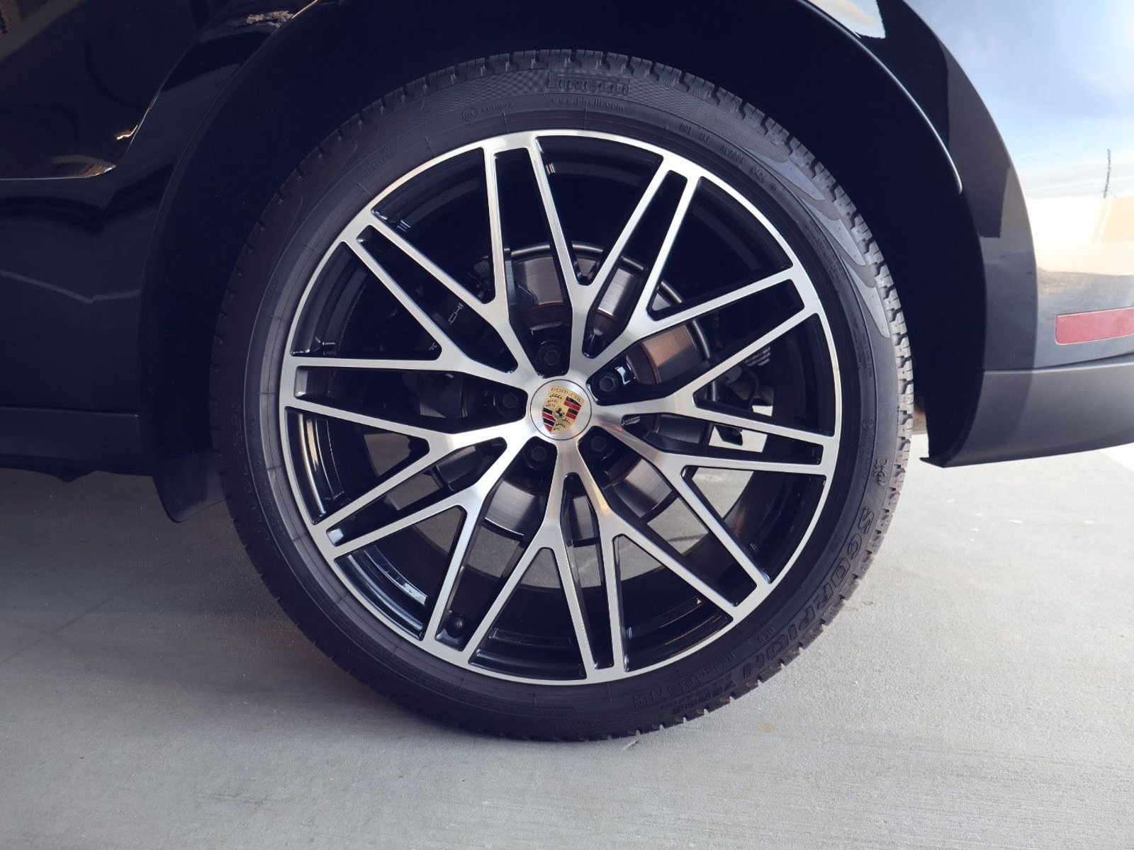 Certified 2024 Porsche Macan image 26